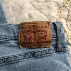 Mile high rise Levi skinny jeans